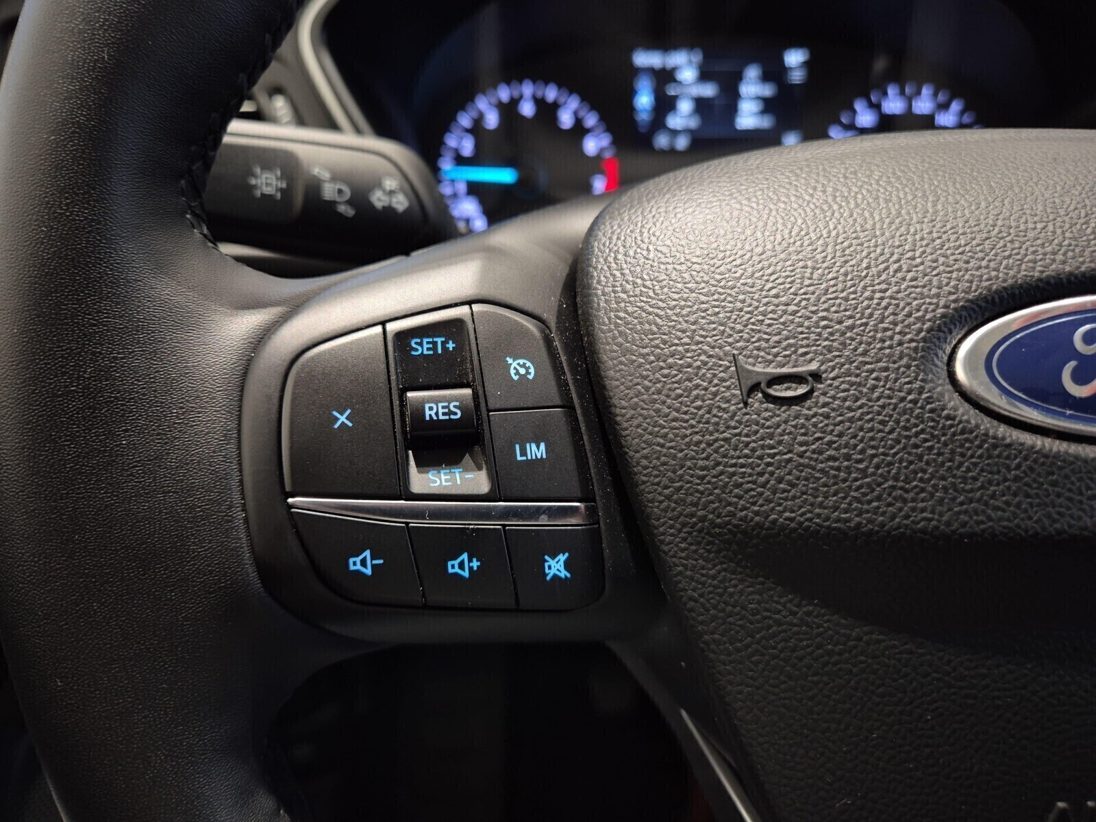 Ford Kuga - zdjęcie 14