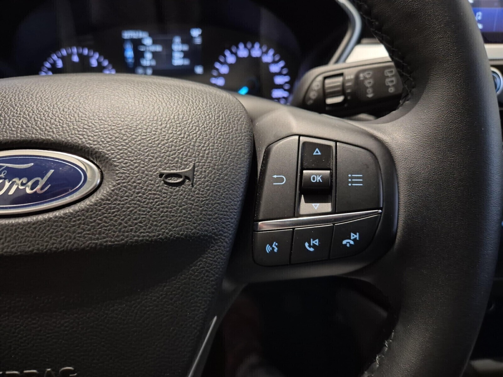 Ford Kuga - zdjęcie 15