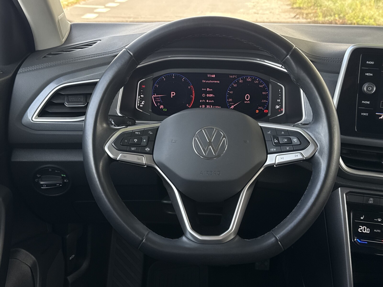 Volkswagen T-Roc - zdjęcie 14