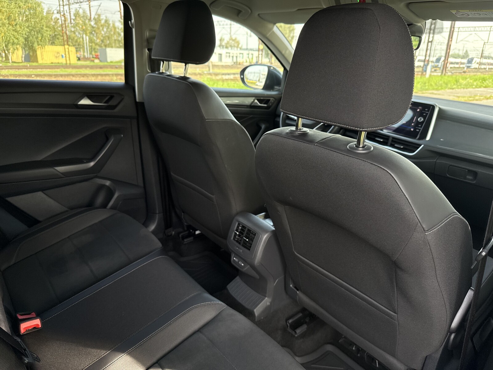 Volkswagen T-Roc - zdjęcie 33