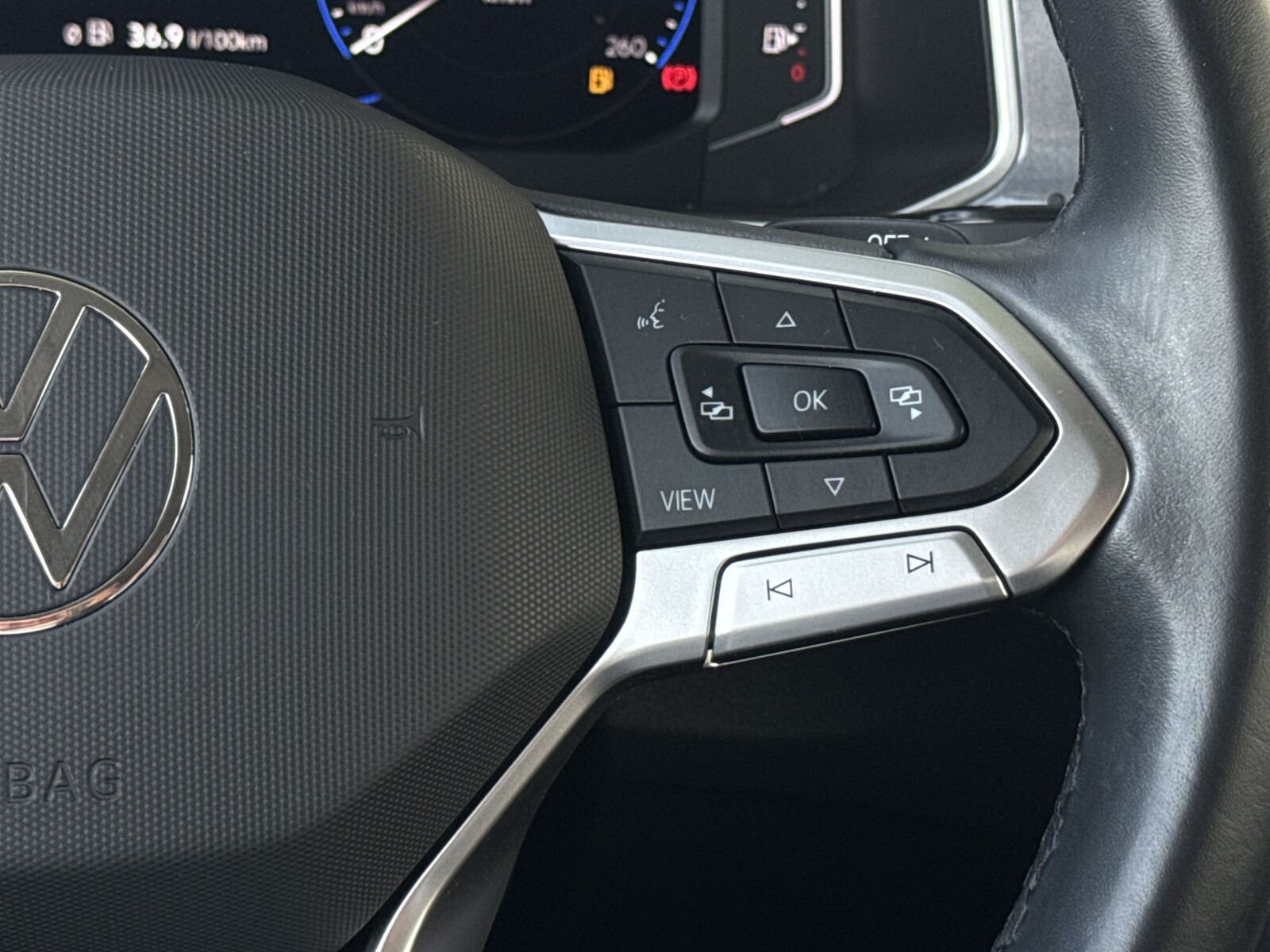 Volkswagen T-Roc - zdjęcie 16