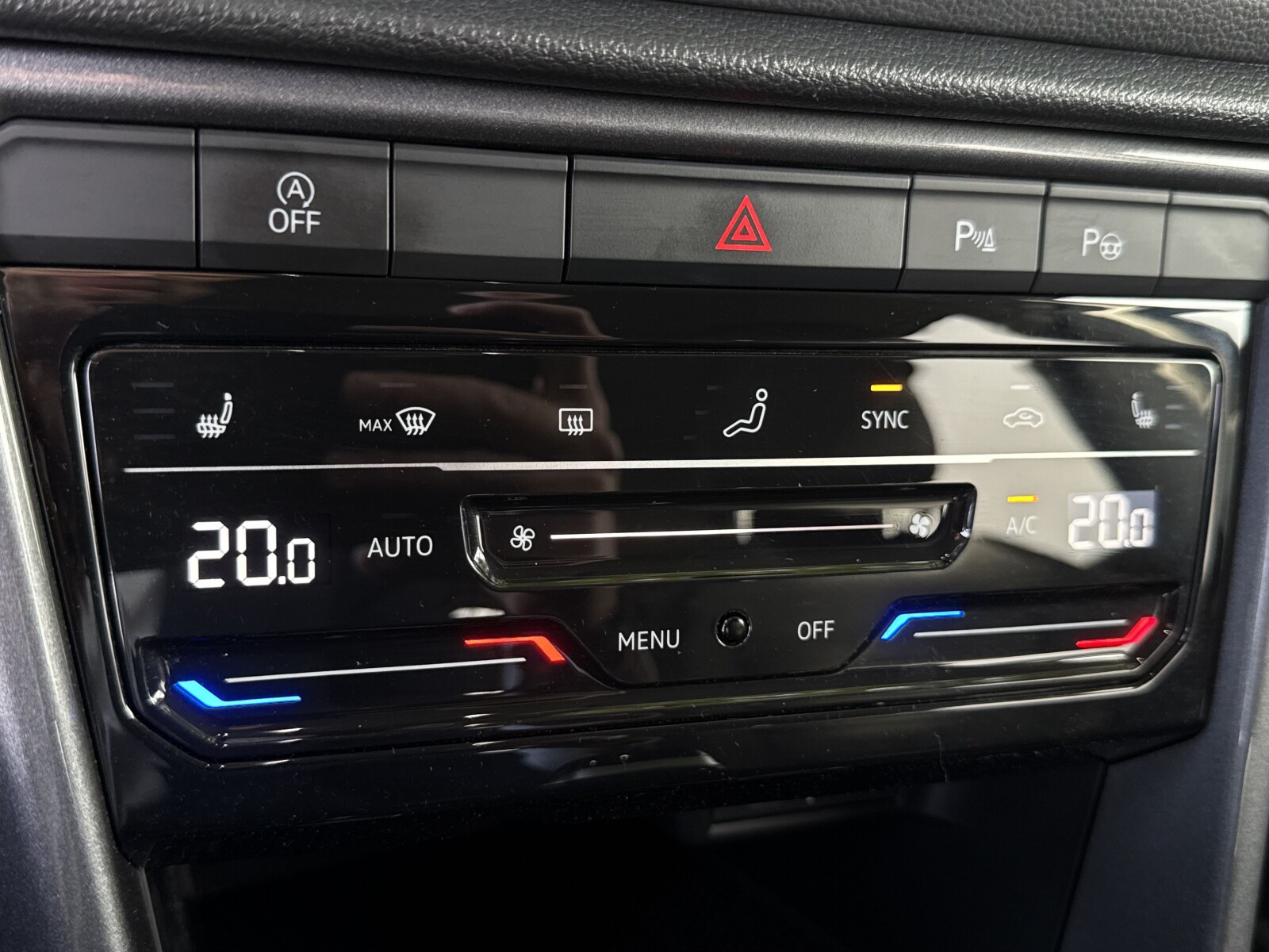 Volkswagen T-Roc - zdjęcie 23