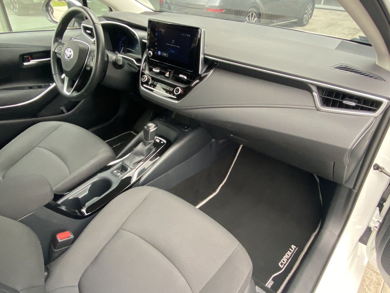Toyota Corolla - zdjęcie 17