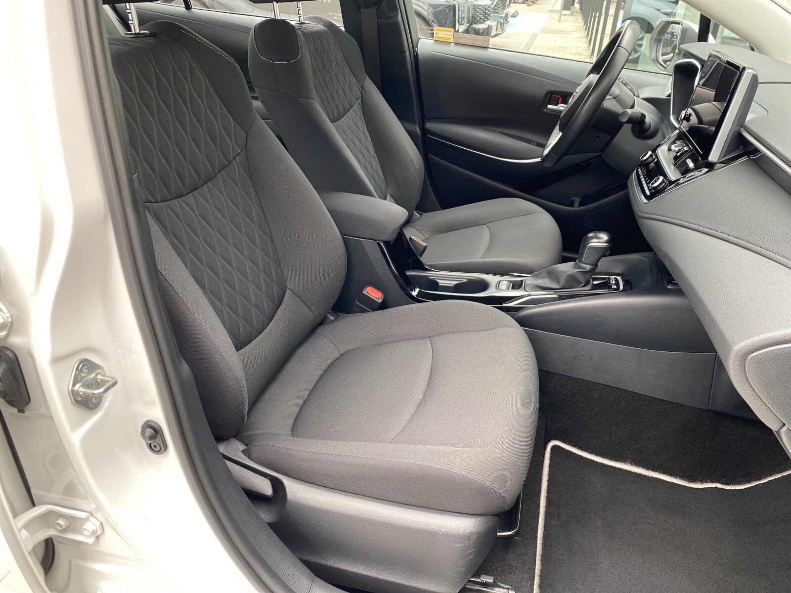 Toyota Corolla - zdjęcie 15