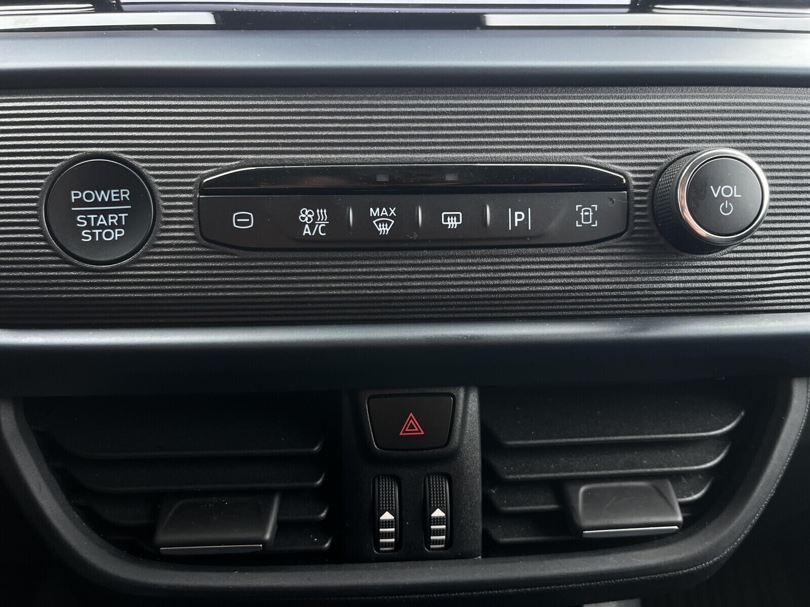Ford Tourneo Courier - zdjęcie 24