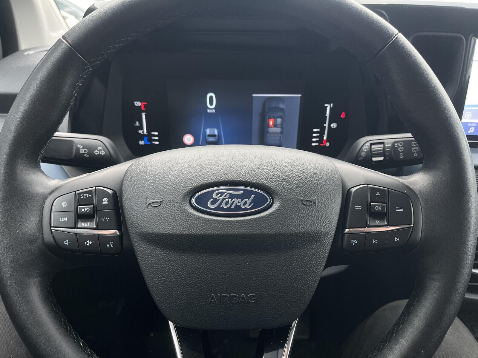 Ford Tourneo Courier - zdjęcie 18
