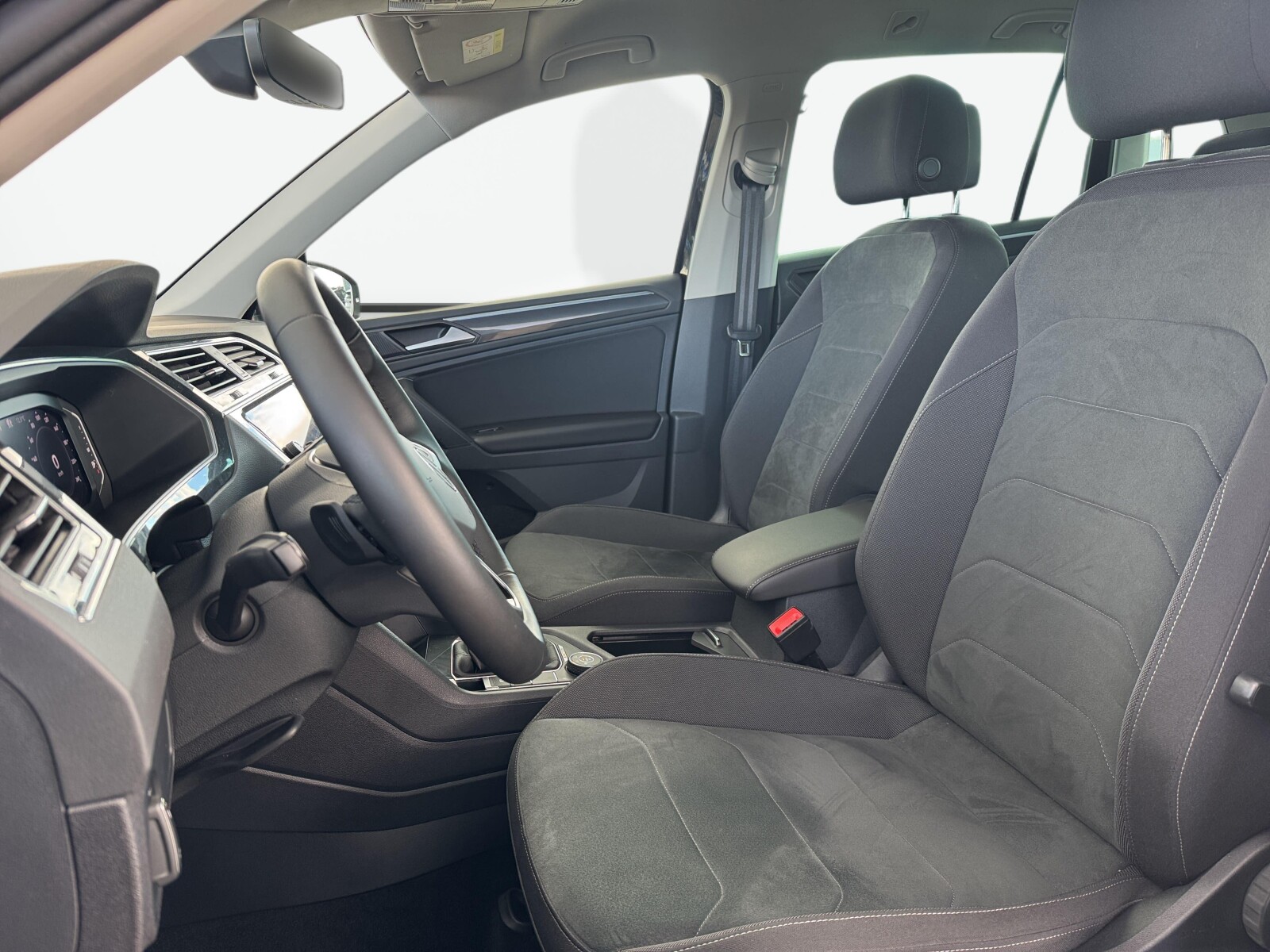 Volkswagen Tiguan - zdjęcie 9