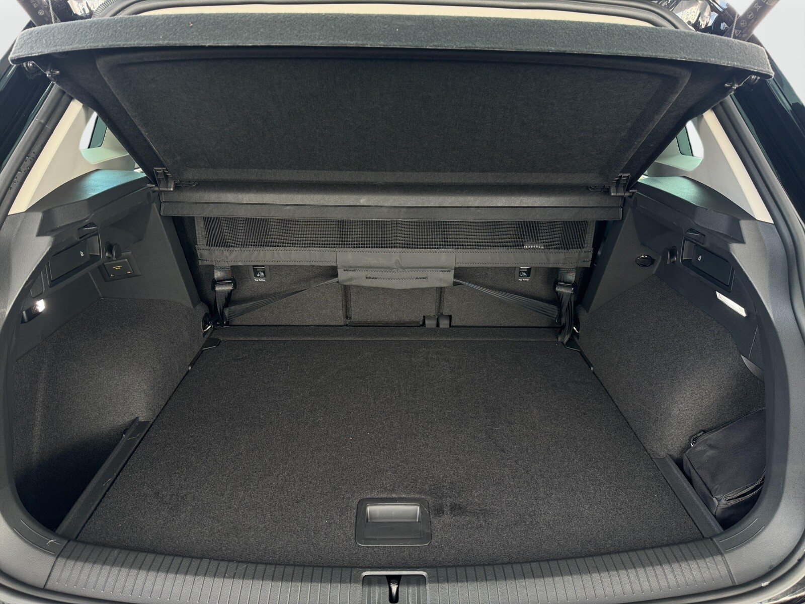 Volkswagen Tiguan - zdjęcie 30