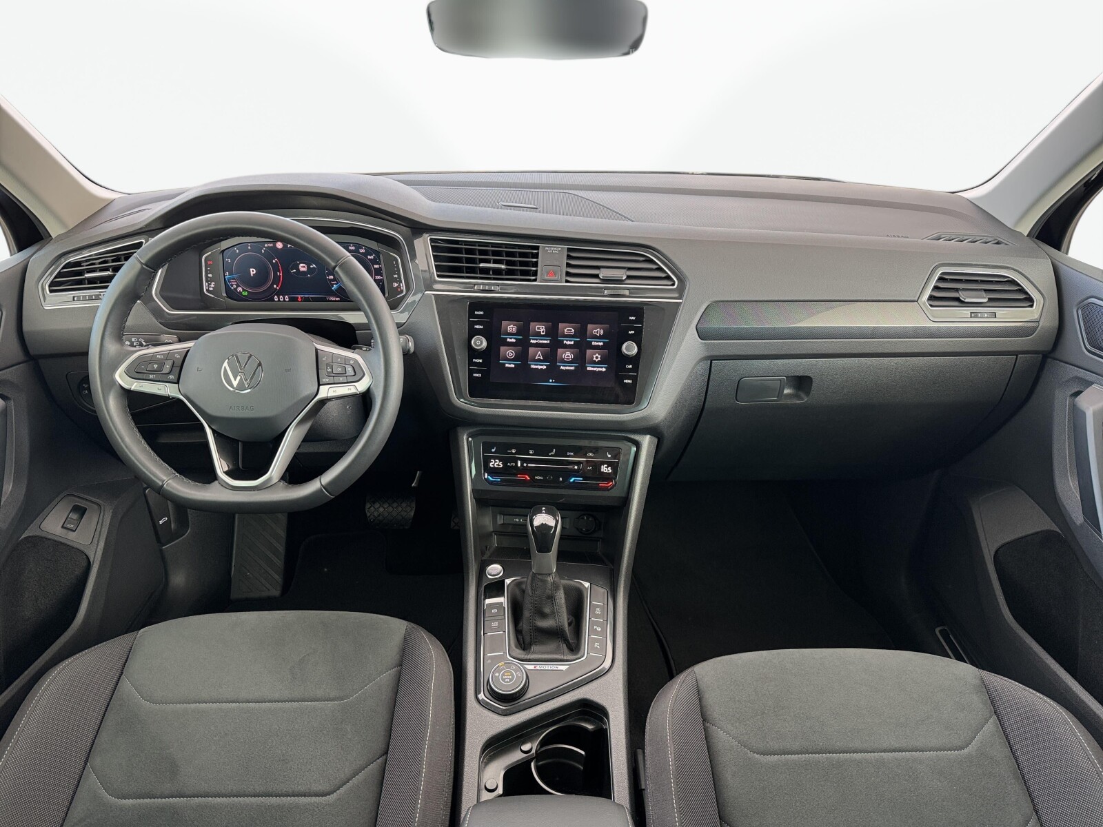 Volkswagen Tiguan - zdjęcie 10