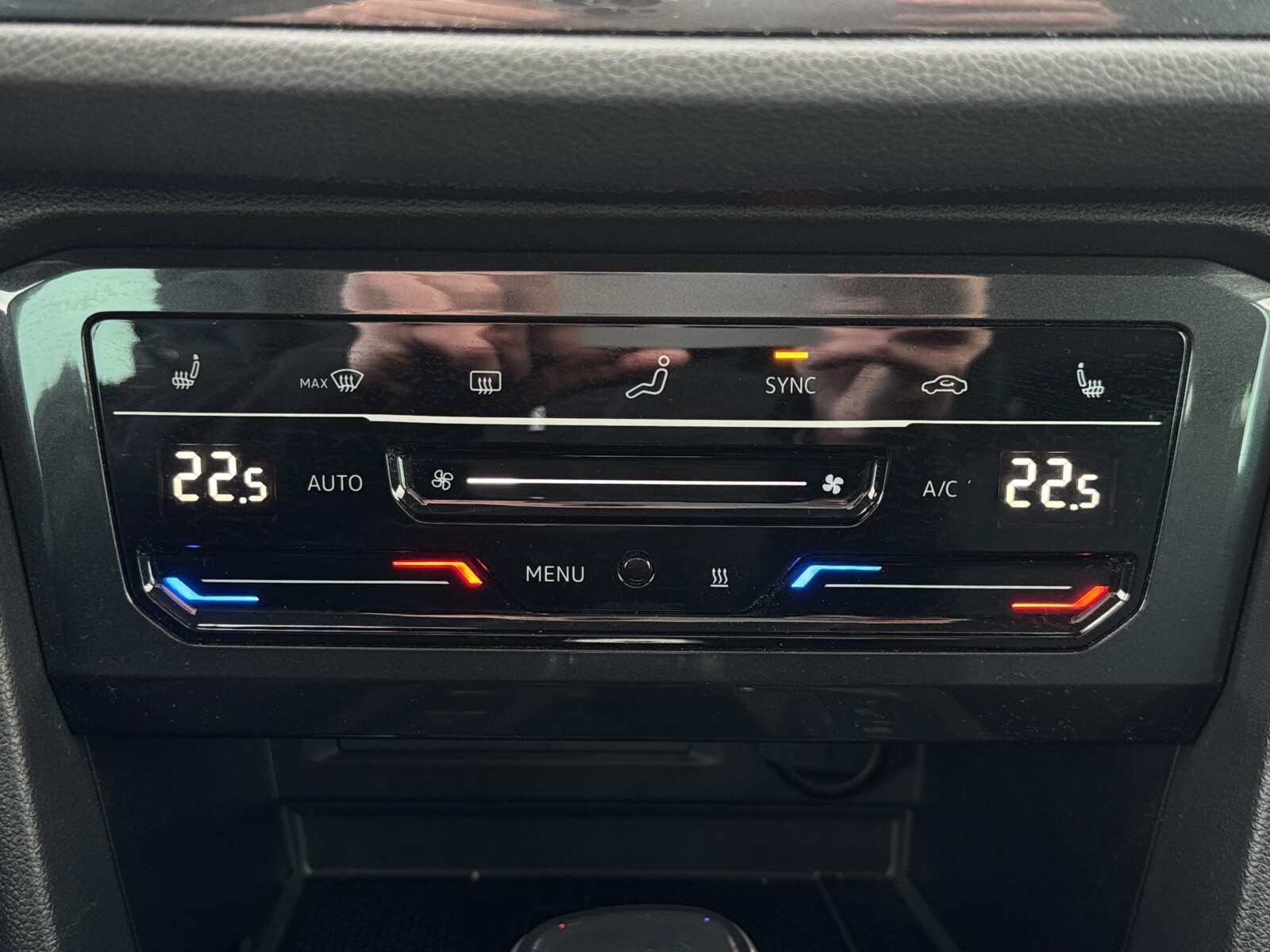 Volkswagen Tiguan - zdjęcie 25