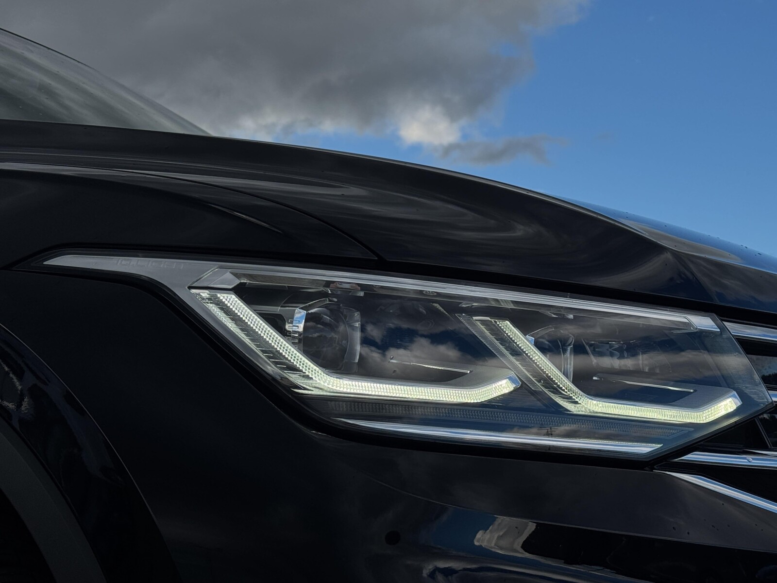 Volkswagen Tiguan - zdjęcie 34