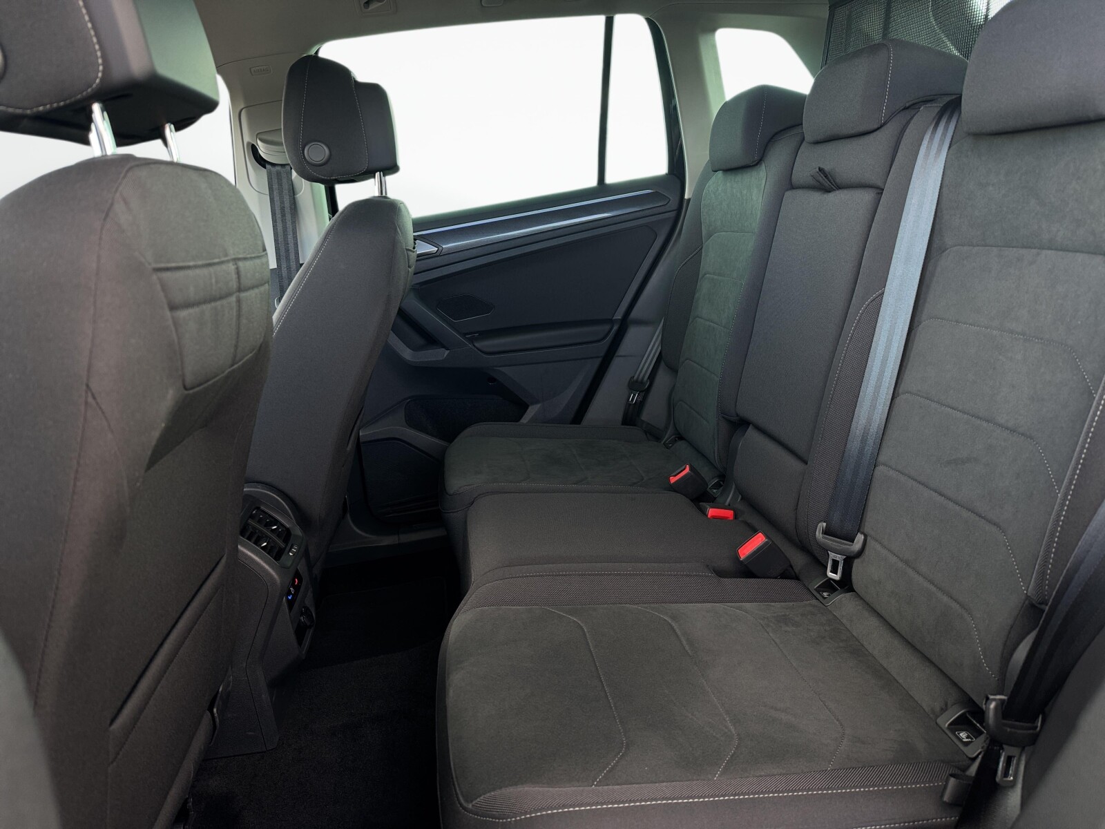 Volkswagen Tiguan - zdjęcie 27