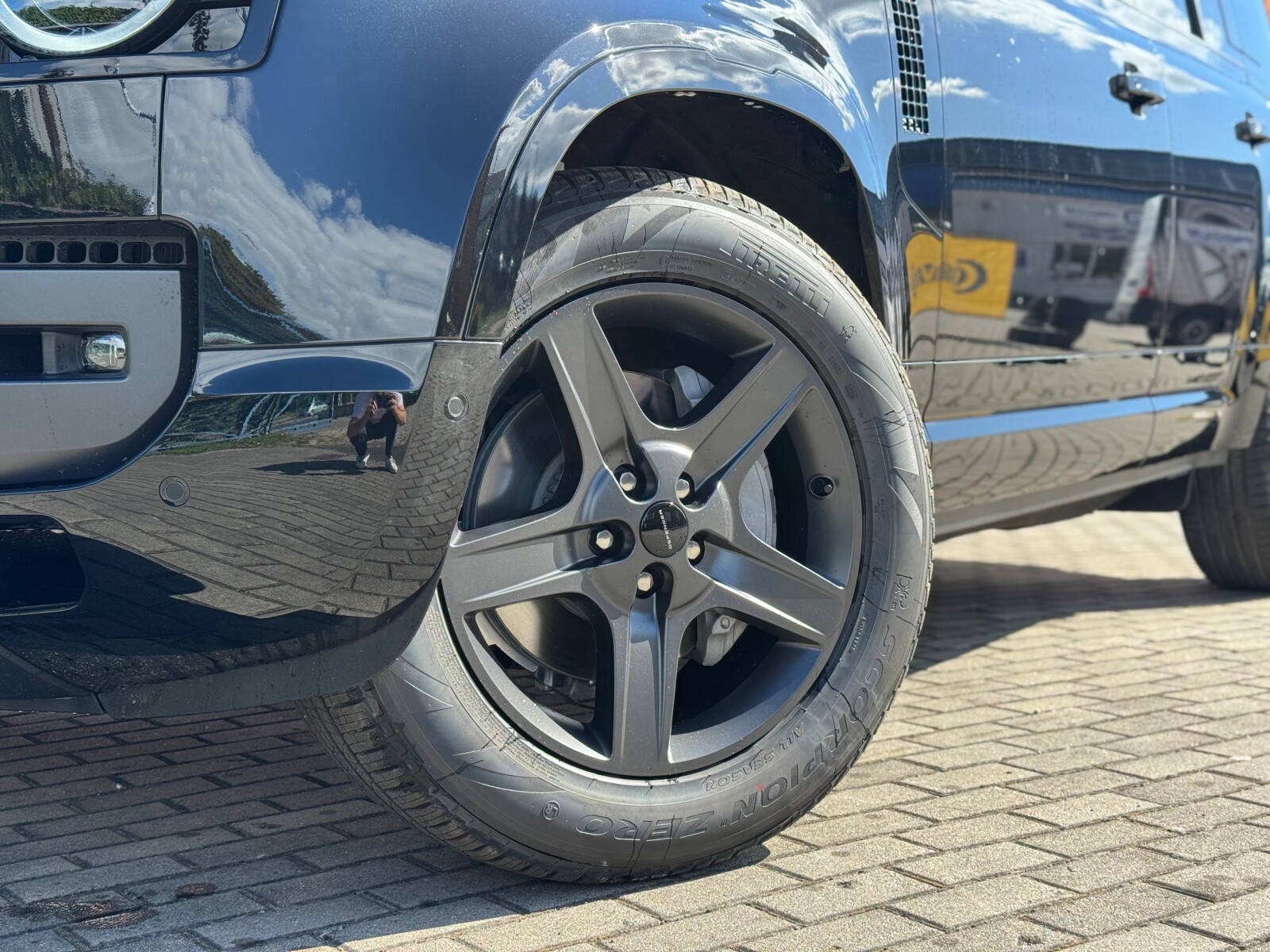 Land Rover Defender 110 - zdjęcie 4