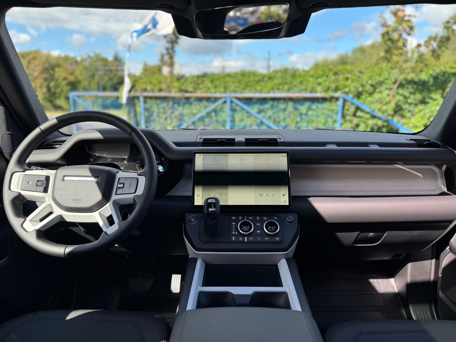 Land Rover Defender 110 - zdjęcie 24
