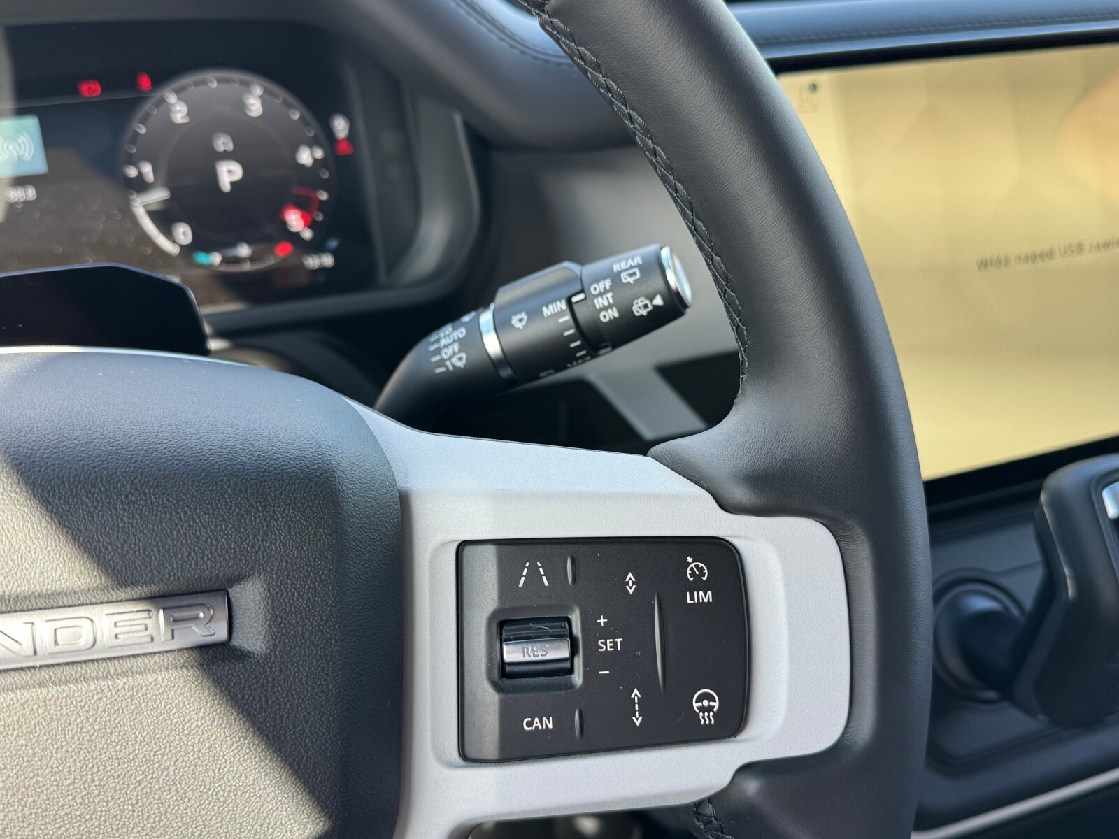 Land Rover Defender 110 - zdjęcie 11