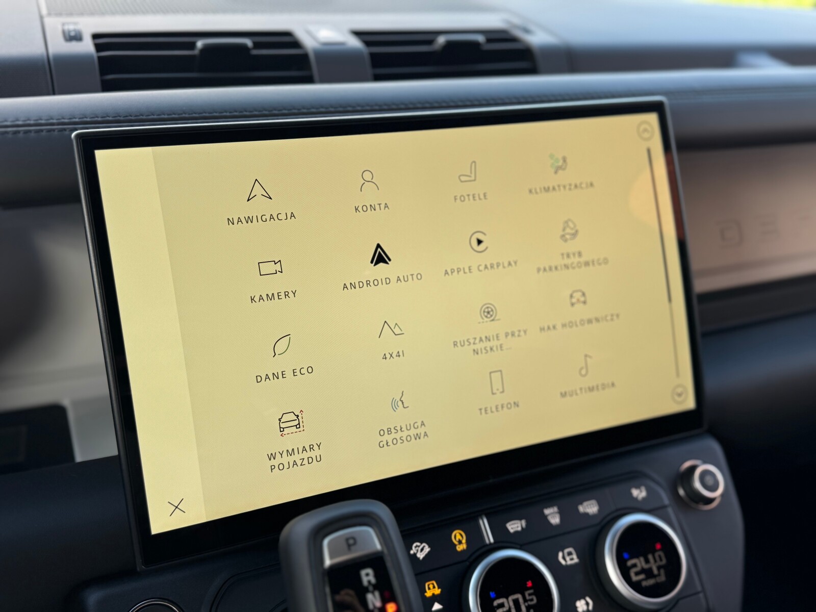 Land Rover Defender 110 - zdjęcie 19