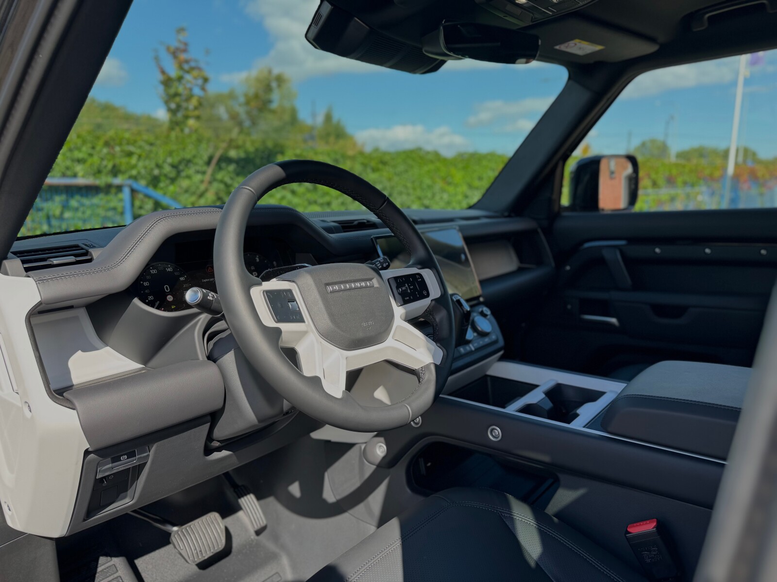 Land Rover Defender 110 - zdjęcie 5