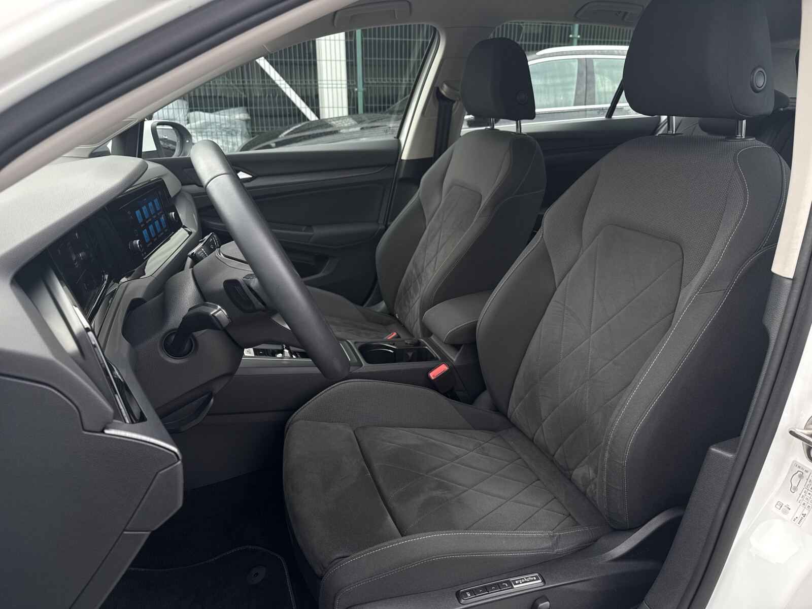 Volkswagen Golf - zdjęcie 12