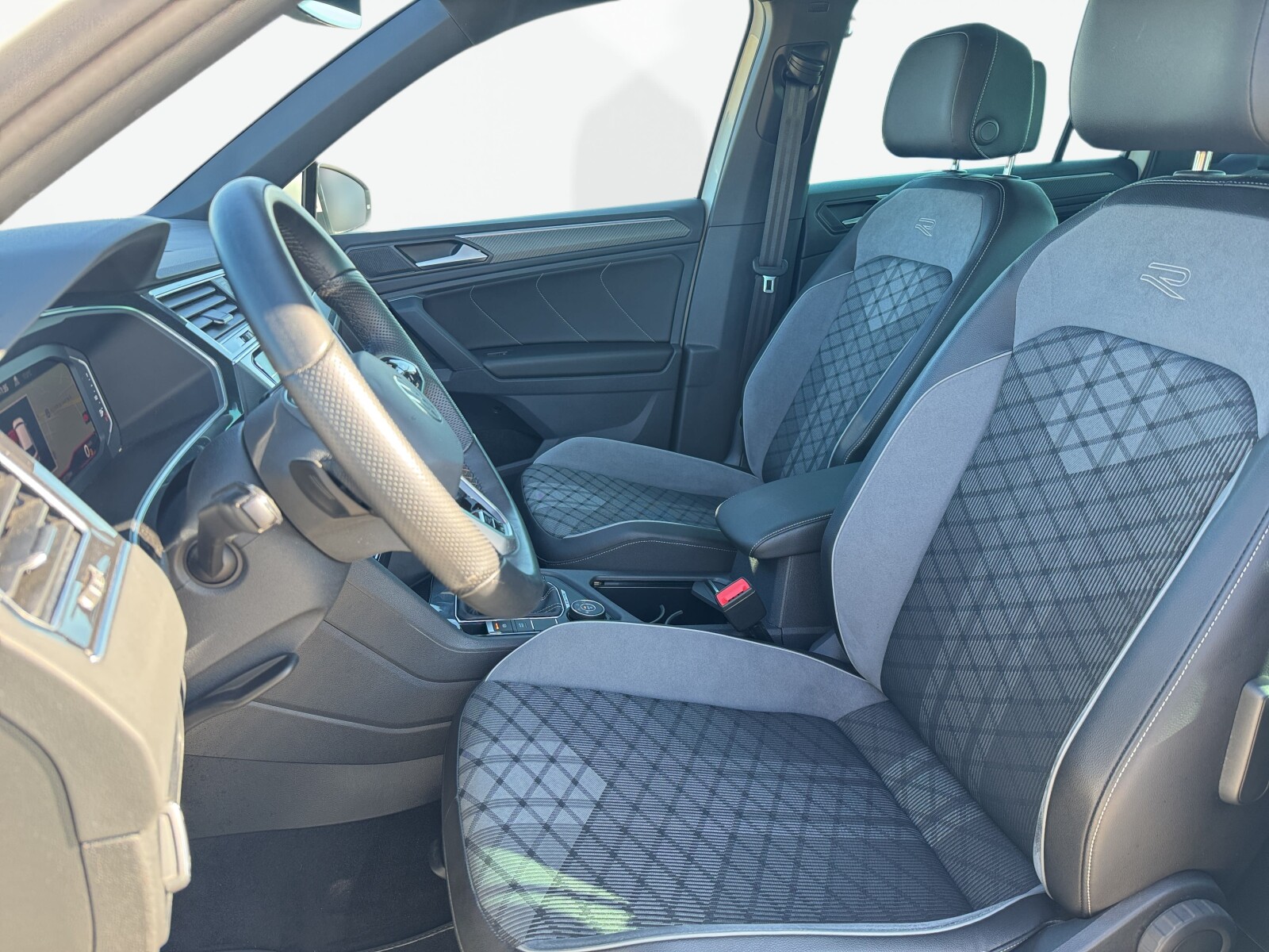 Volkswagen Tiguan - zdjęcie 9