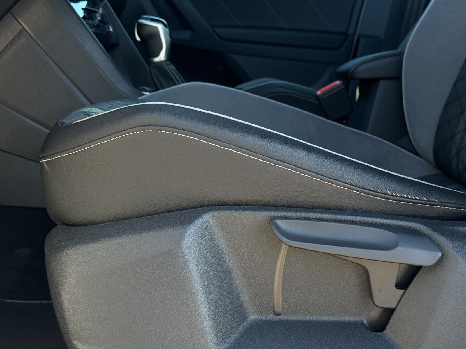 Volkswagen Tiguan - zdjęcie 24
