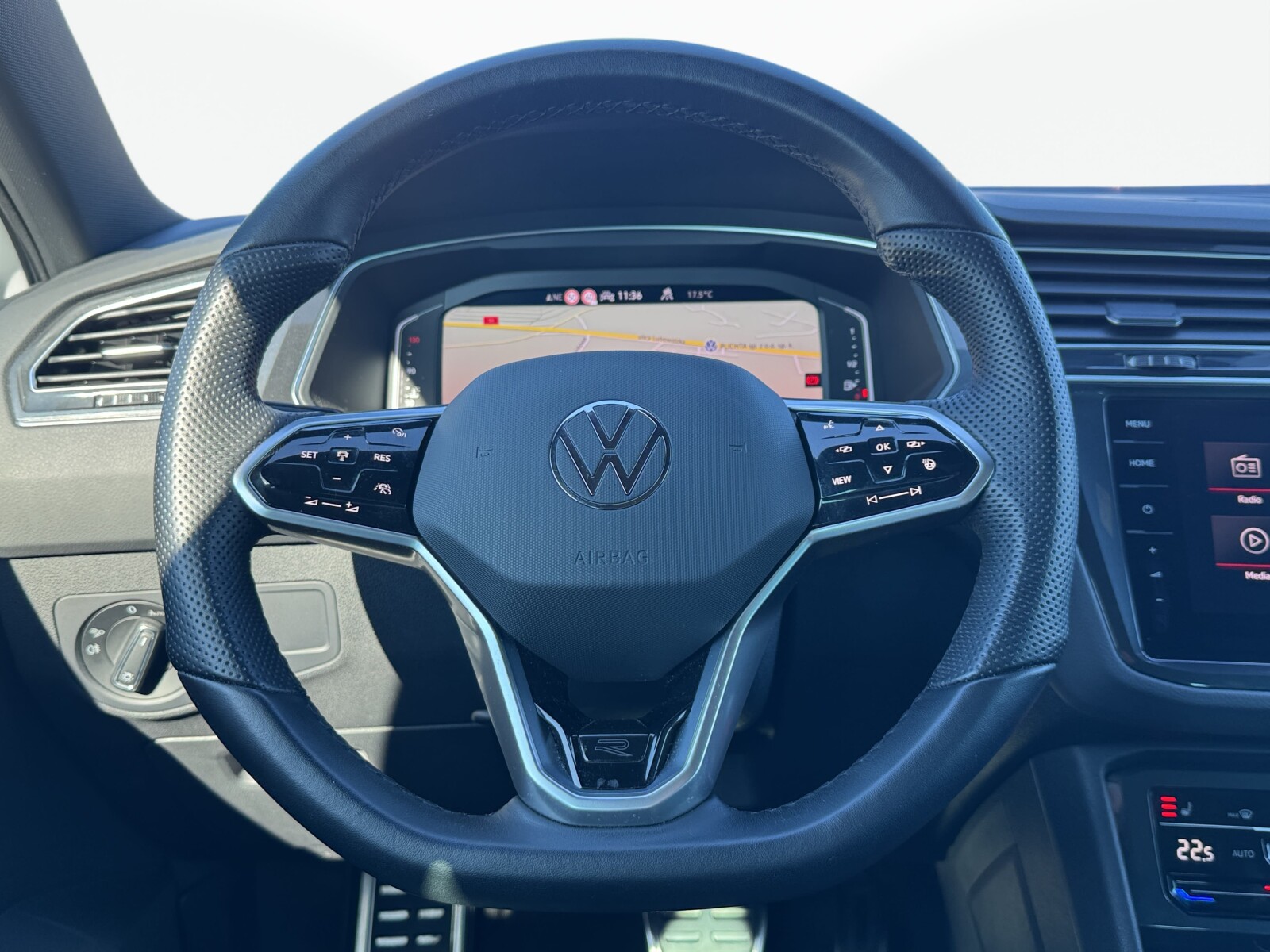 Volkswagen Tiguan - zdjęcie 11
