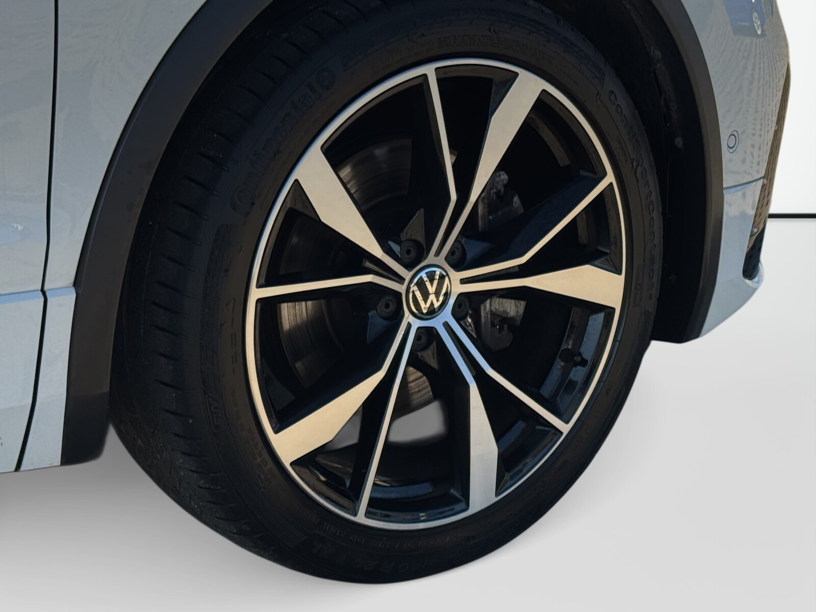 Volkswagen Tiguan - zdjęcie 32