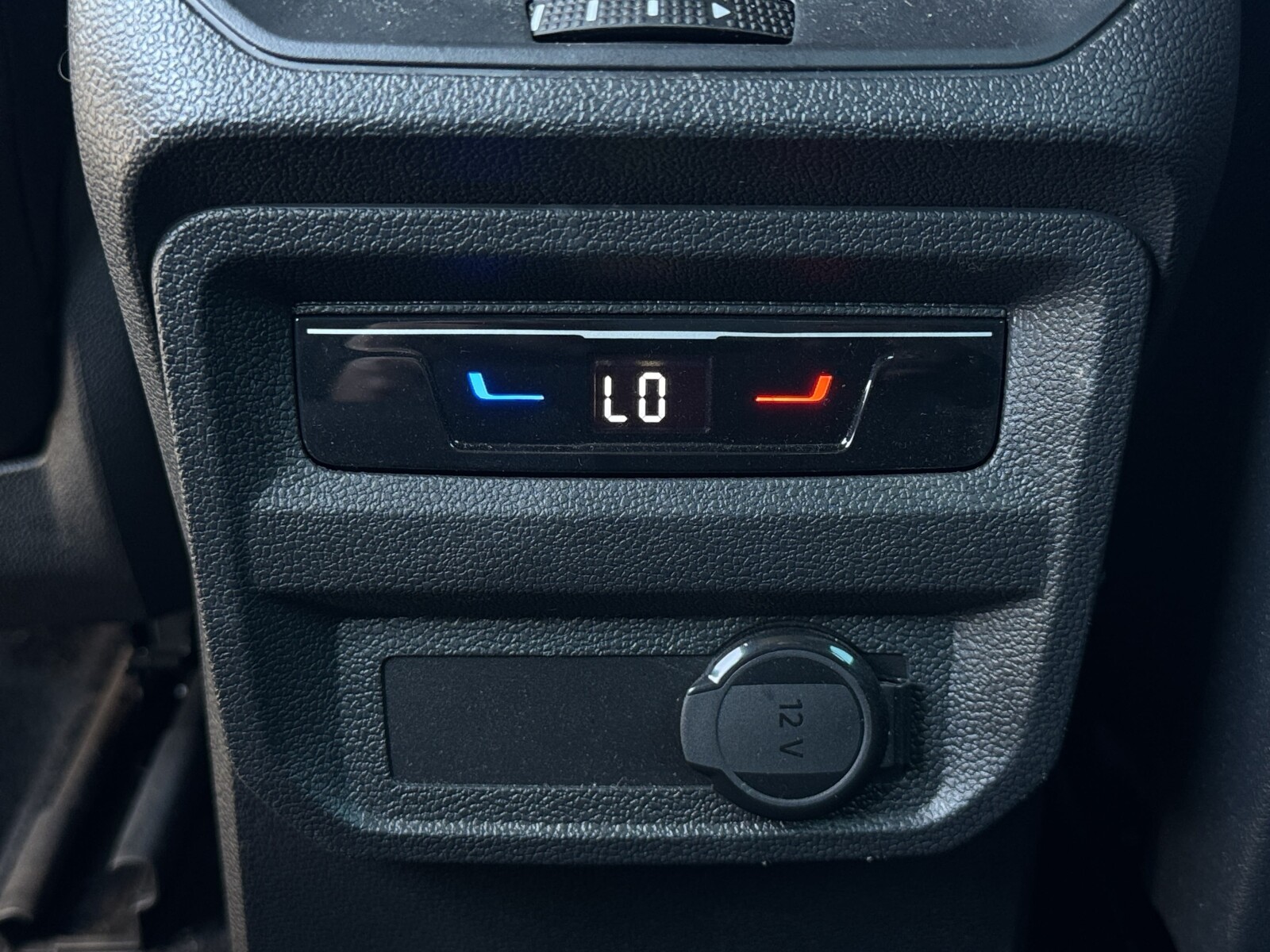 Volkswagen Tiguan - zdjęcie 26
