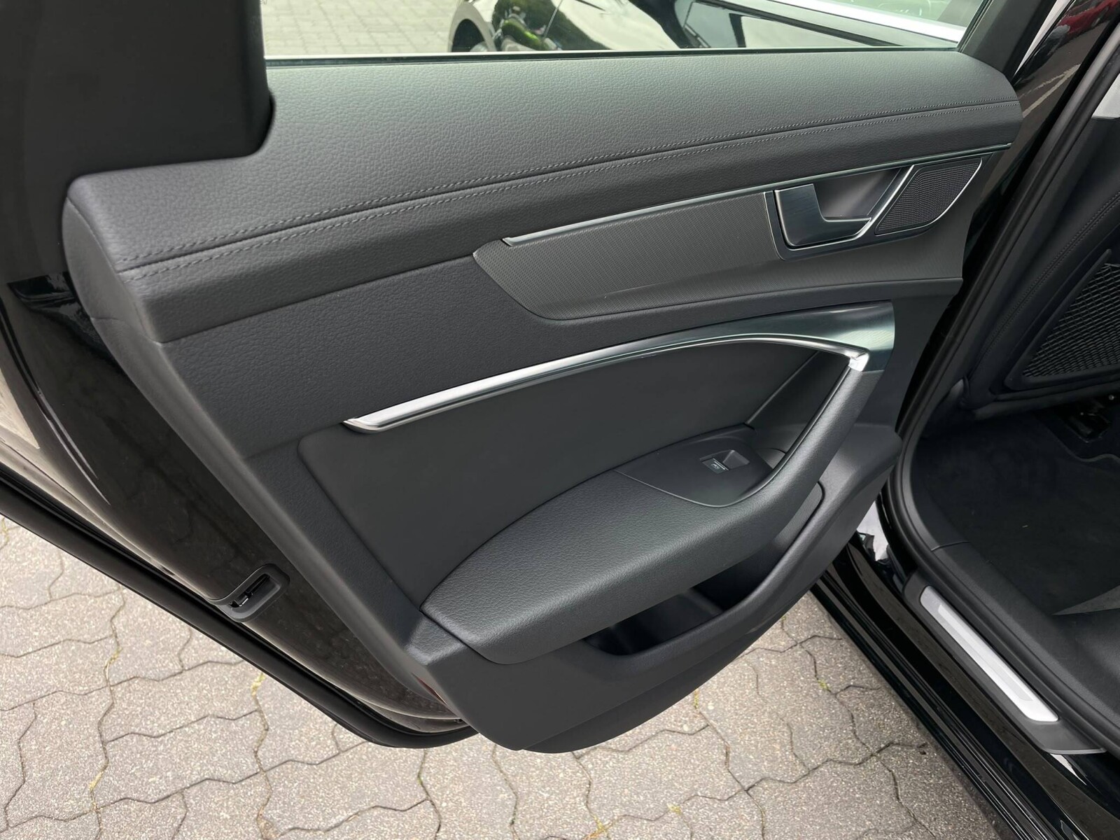 Audi A6 Avant - zdjęcie 11