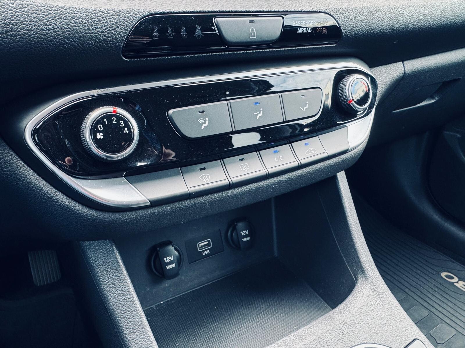 Hyundai i30 - zdjęcie 25