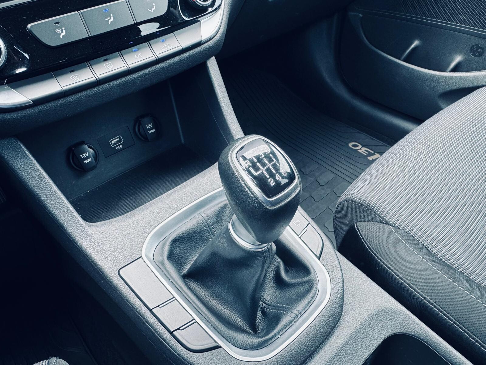 Hyundai i30 - zdjęcie 26