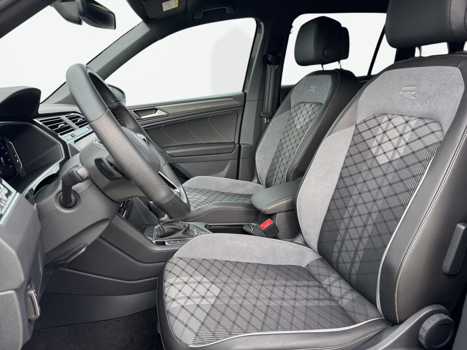 Volkswagen Tiguan - zdjęcie 9