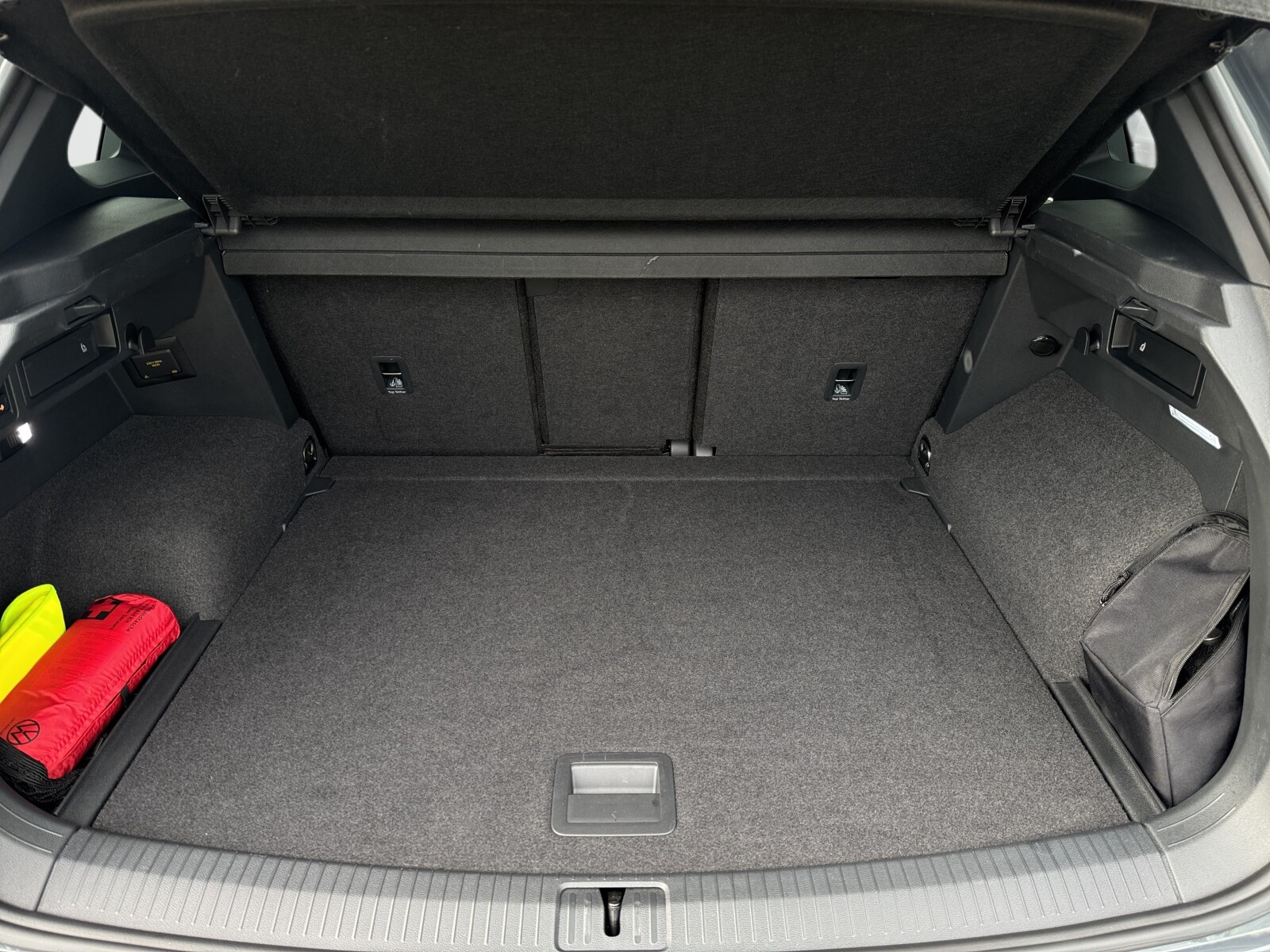 Volkswagen Tiguan - zdjęcie 28