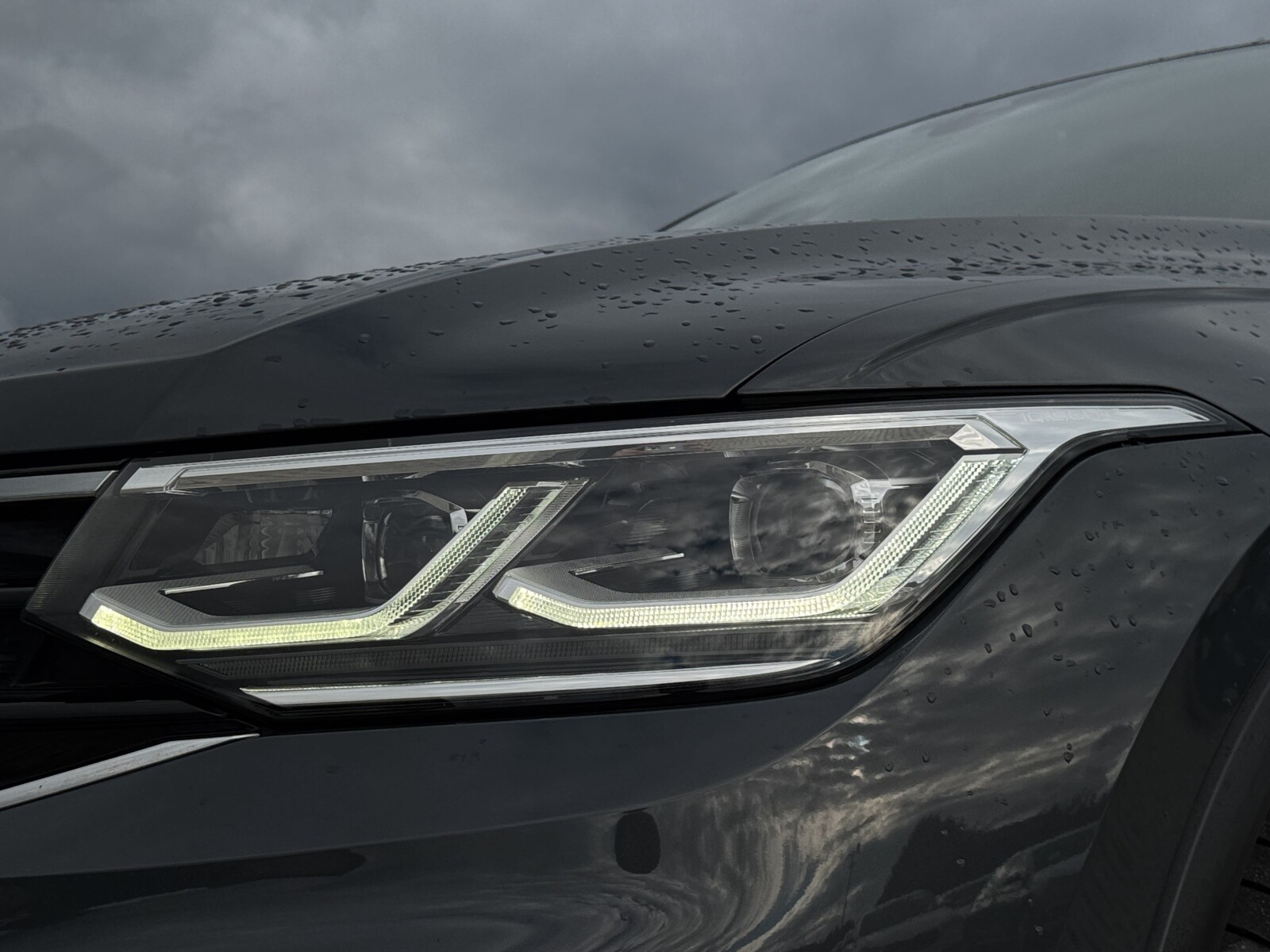 Volkswagen Tiguan - zdjęcie 32