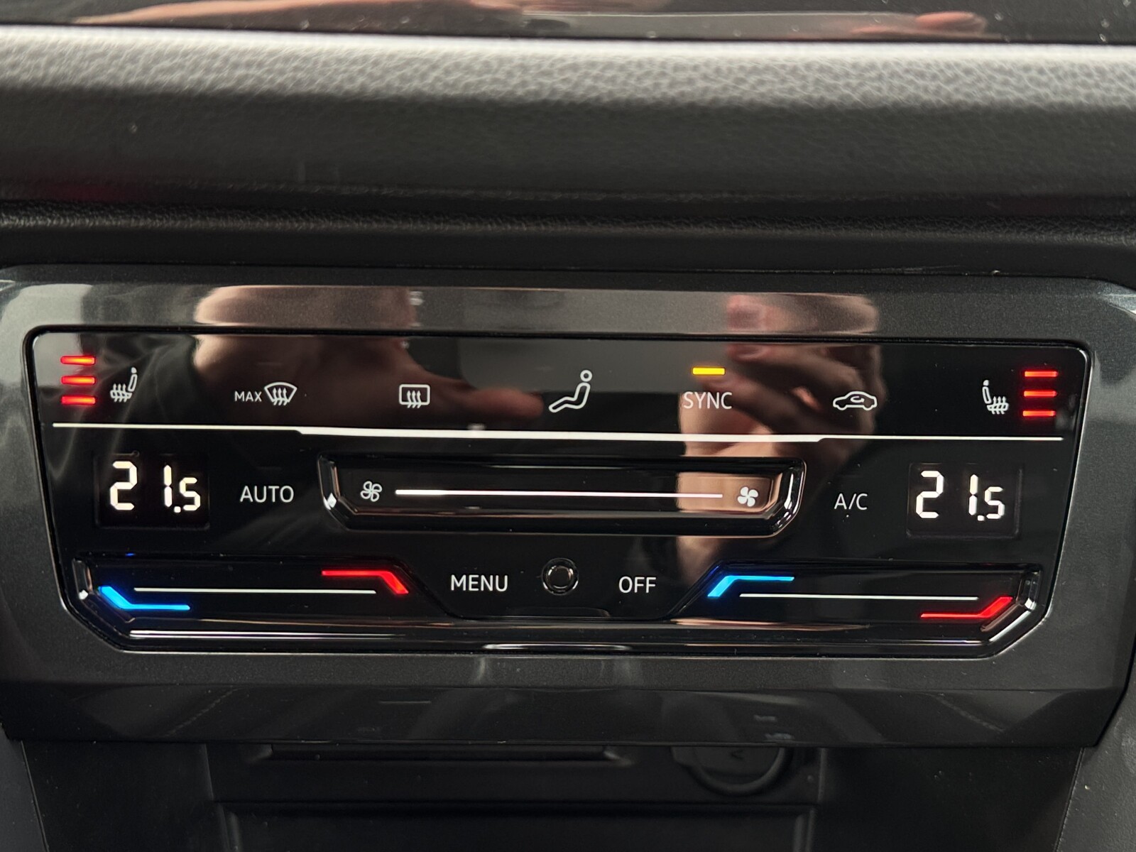 Volkswagen Tiguan - zdjęcie 23