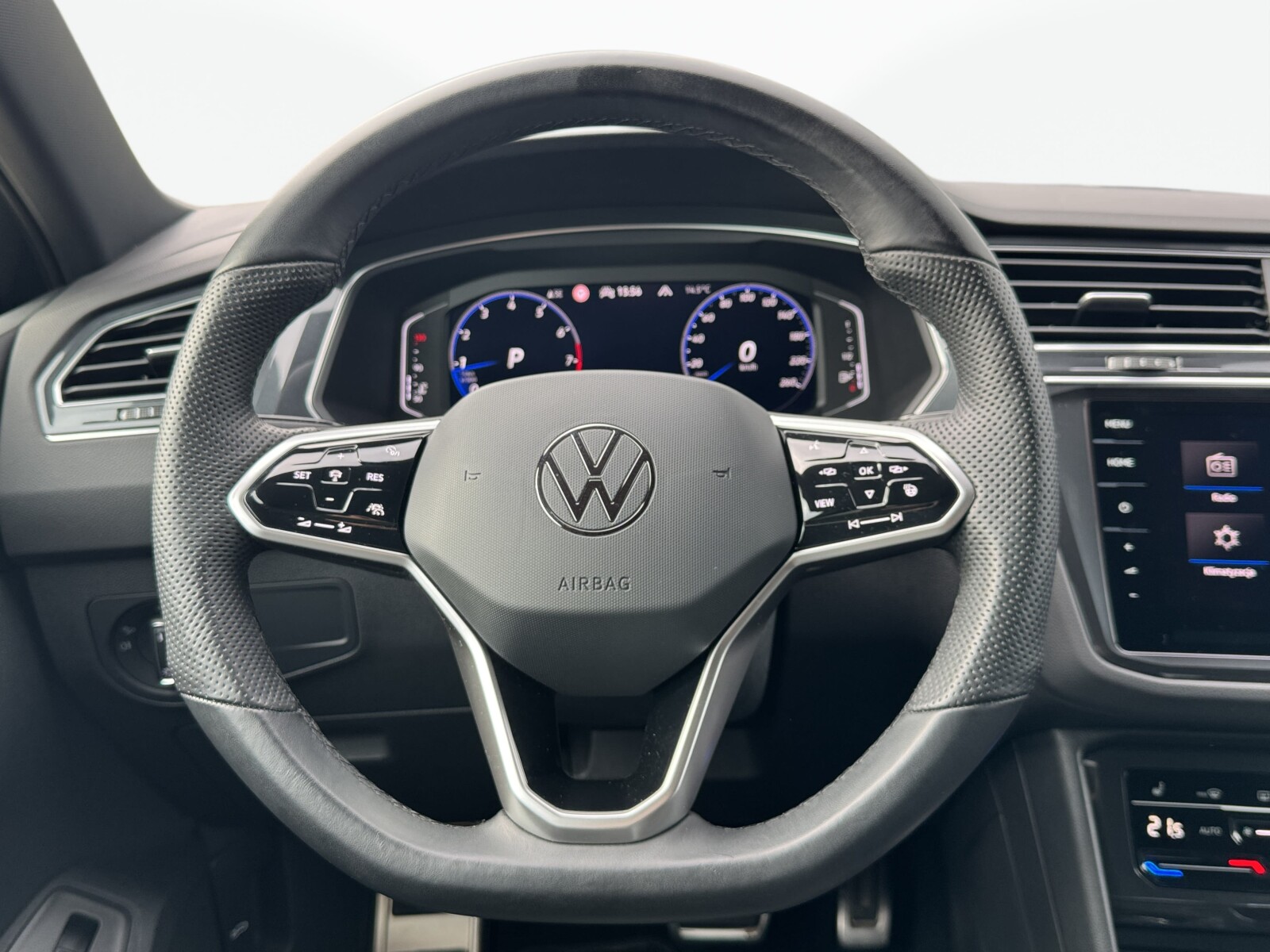 Volkswagen Tiguan - zdjęcie 11