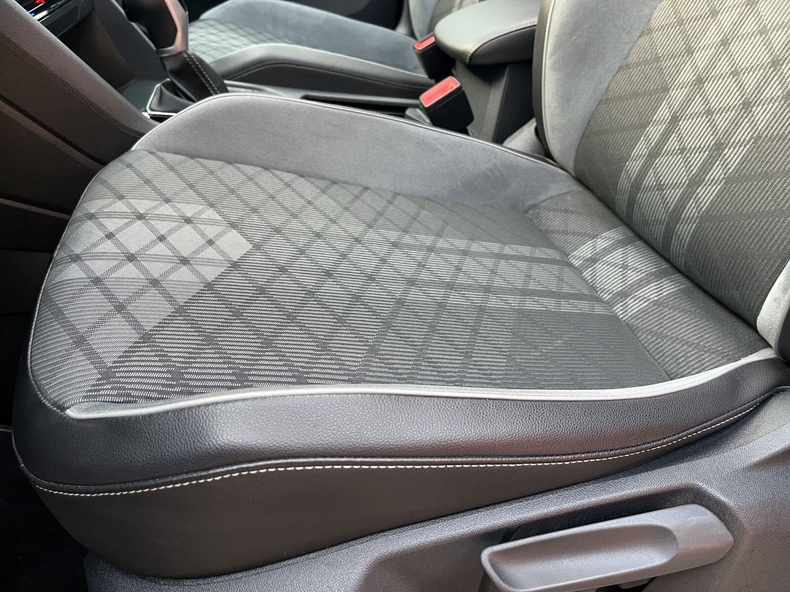 Volkswagen Tiguan - zdjęcie 13