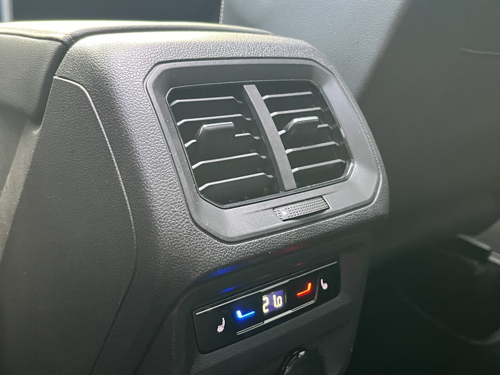 Volkswagen Tiguan - zdjęcie 15