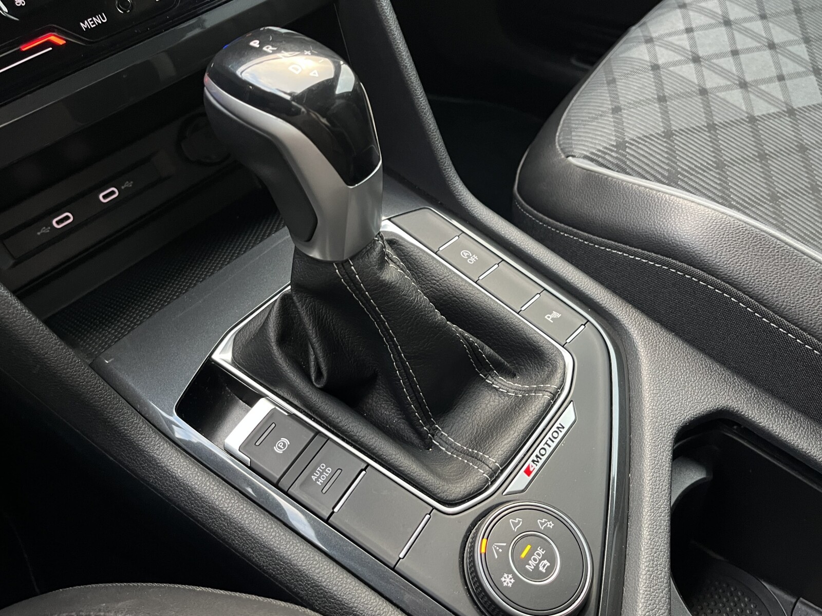 Volkswagen Tiguan - zdjęcie 30