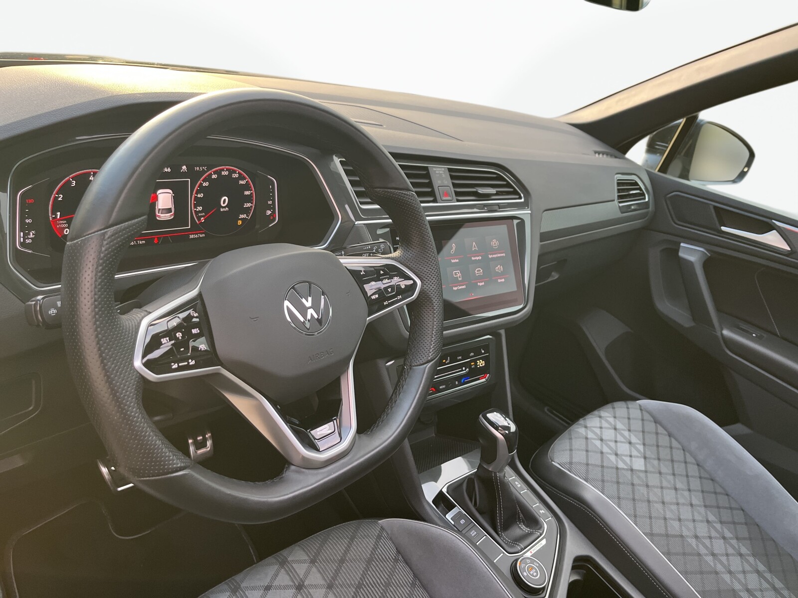 Volkswagen Tiguan - zdjęcie 9