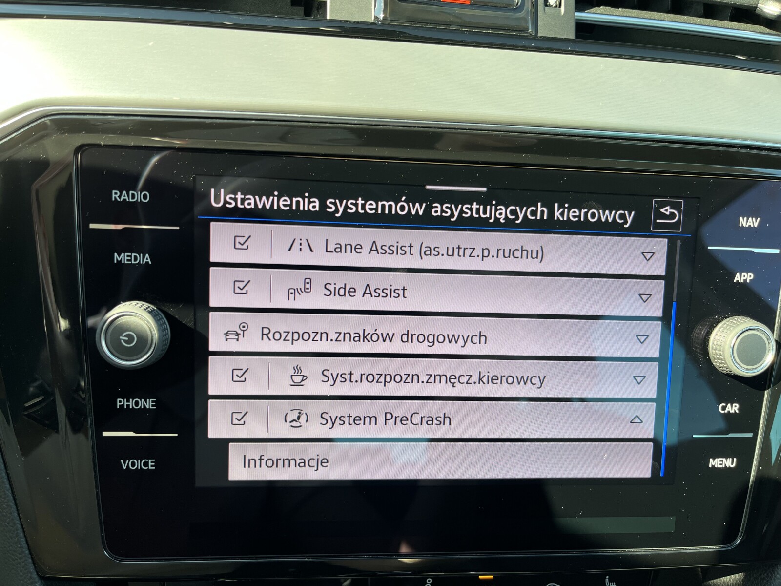 Volkswagen Passat Variant - zdjęcie 32