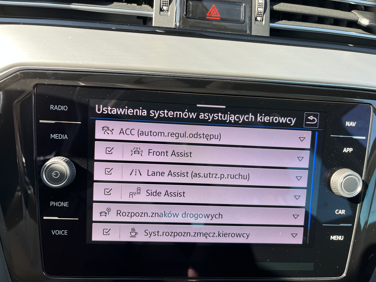 Volkswagen Passat Variant - zdjęcie 31