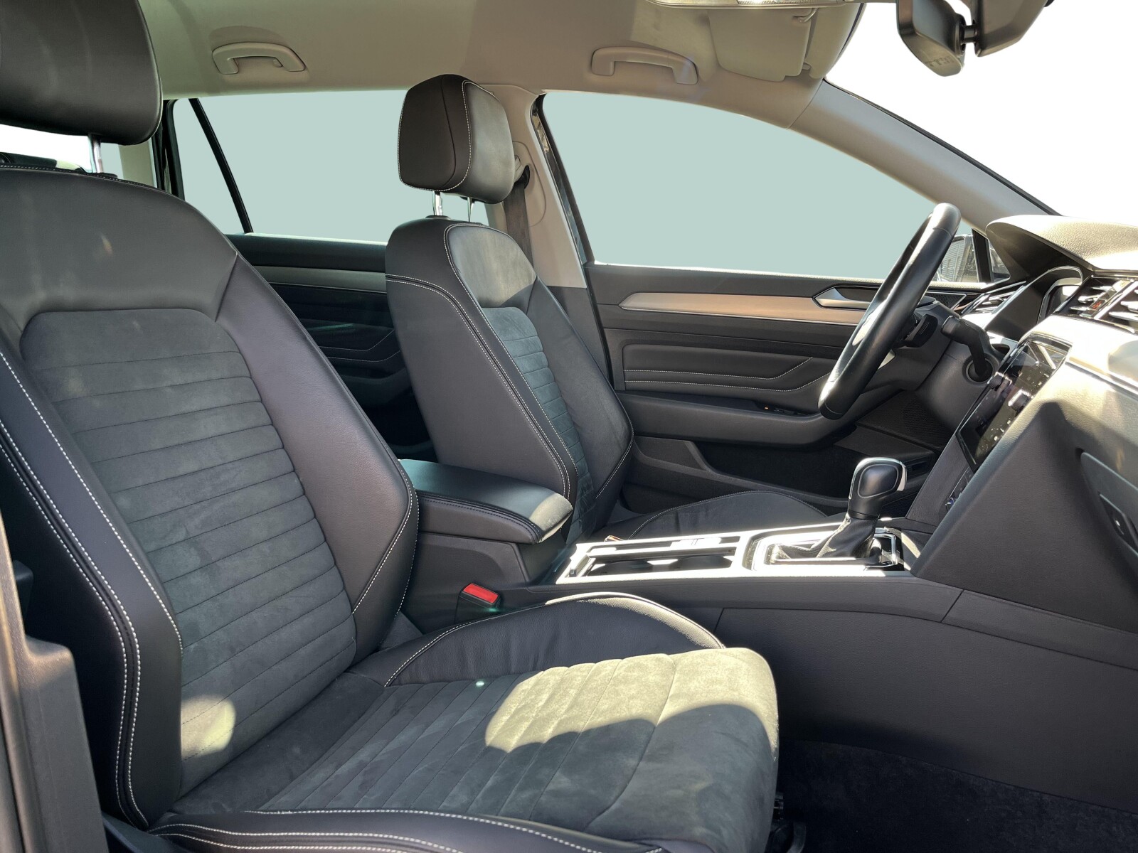 Volkswagen Passat Variant - zdjęcie 19