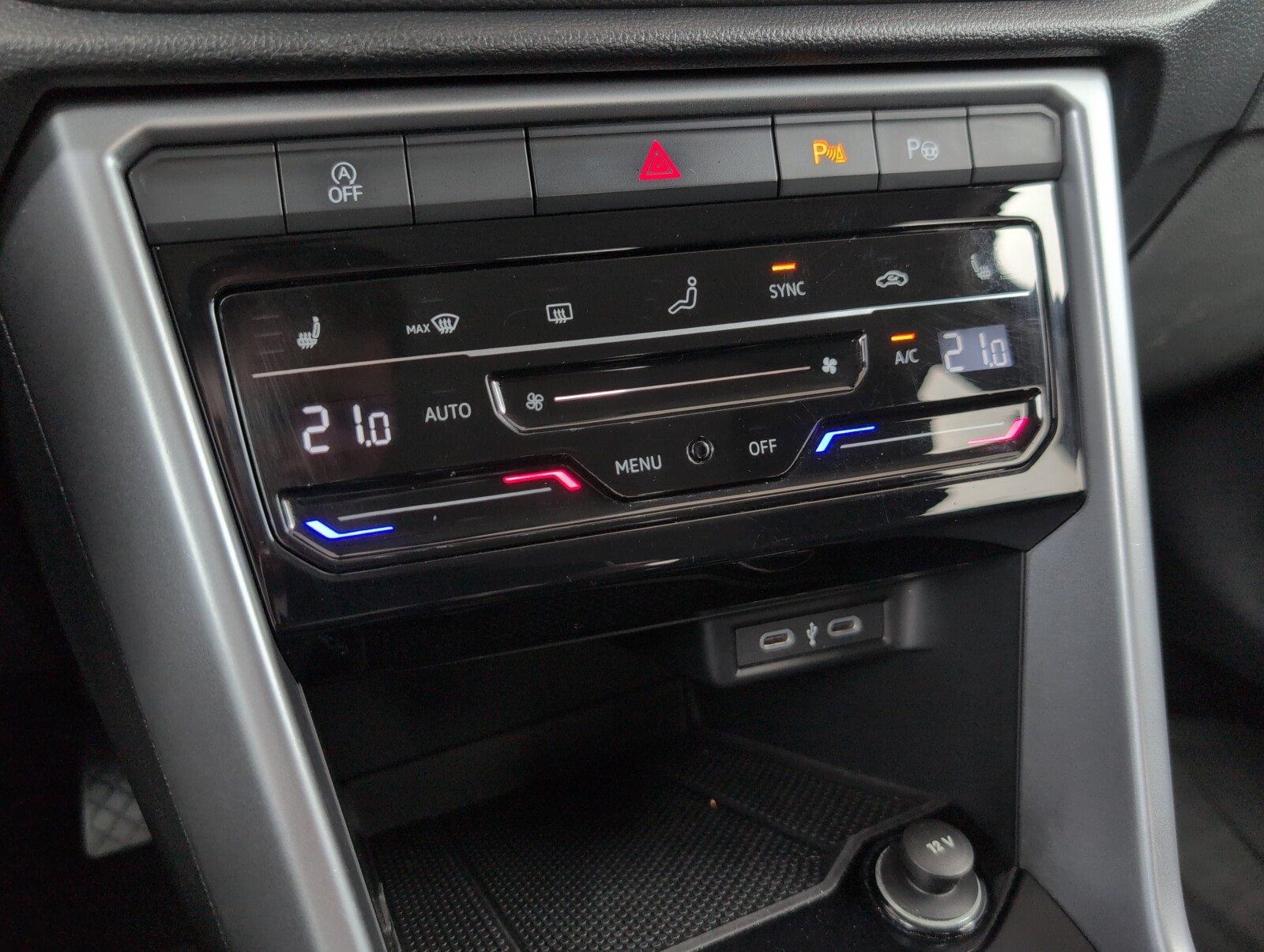 Volkswagen T-Roc - zdjęcie 28