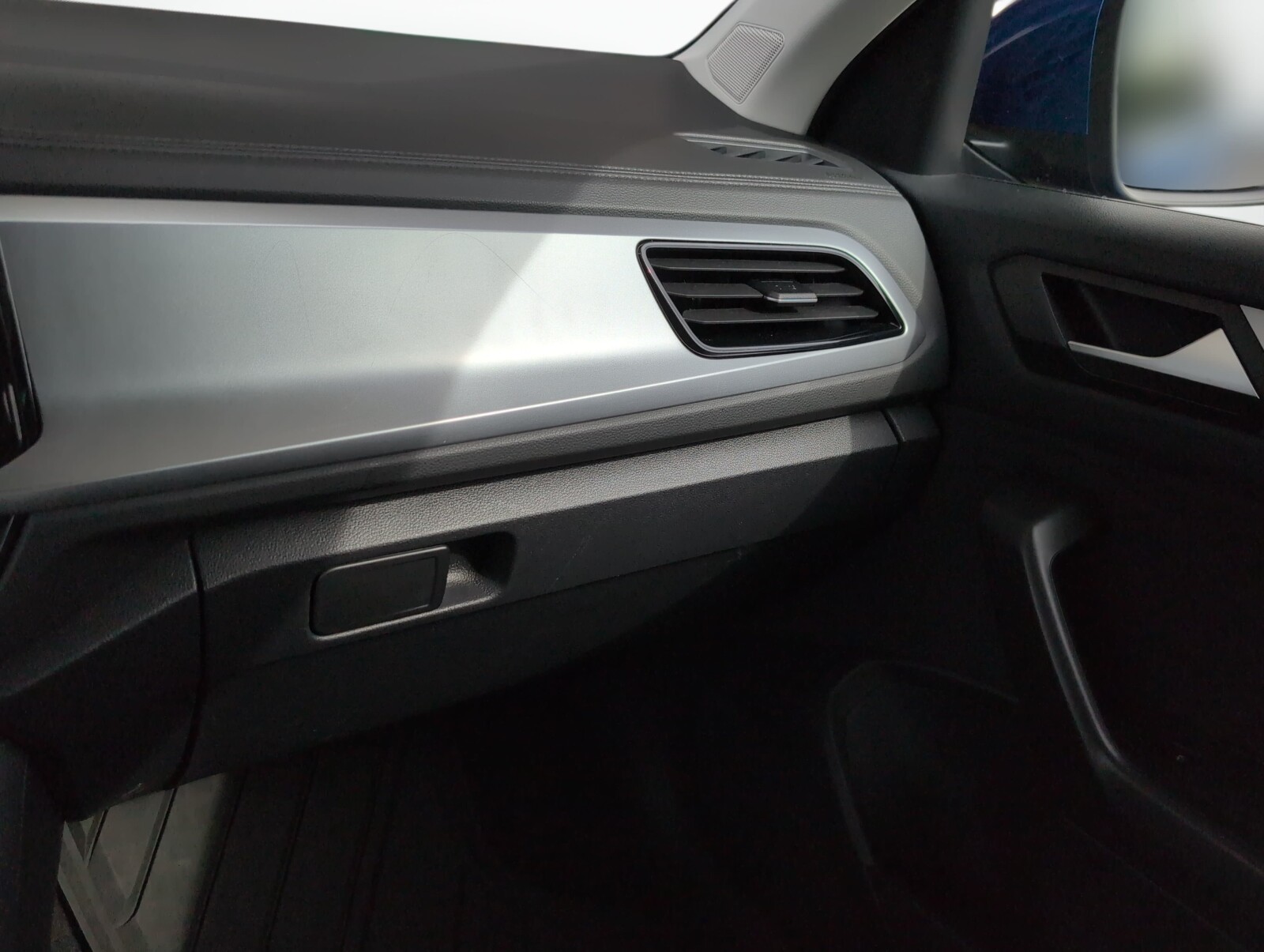 Volkswagen T-Roc - zdjęcie 31