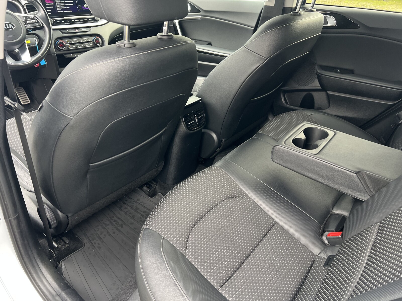 Kia Ceed - zdjęcie 25