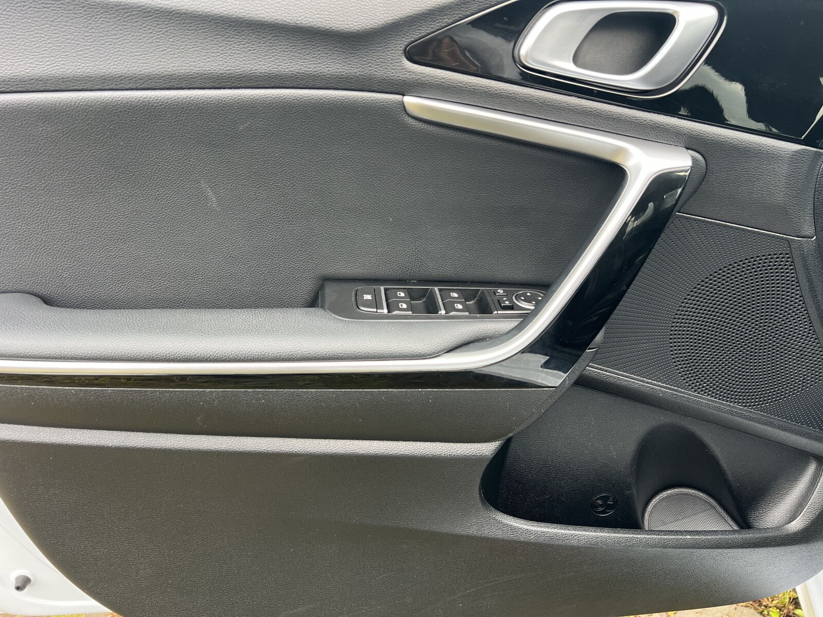 Kia Ceed - zdjęcie 24