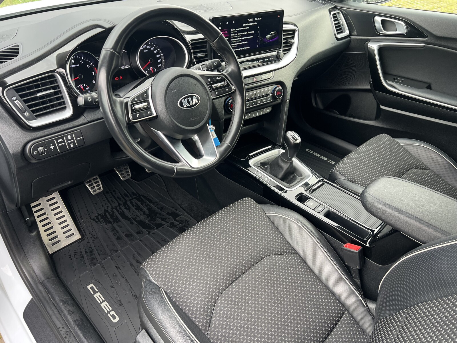 Kia Ceed - zdjęcie 22