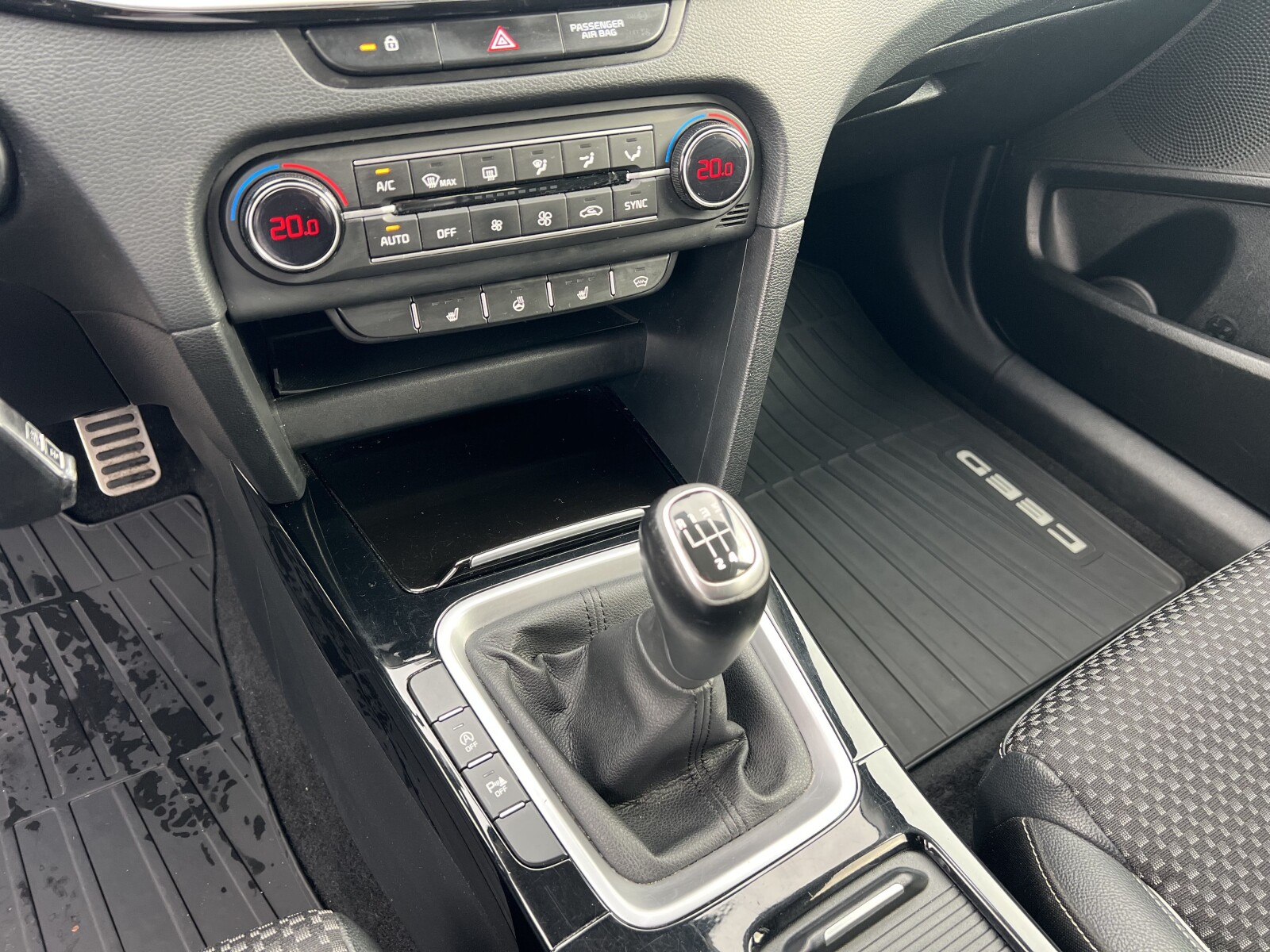 Kia Ceed - zdjęcie 21