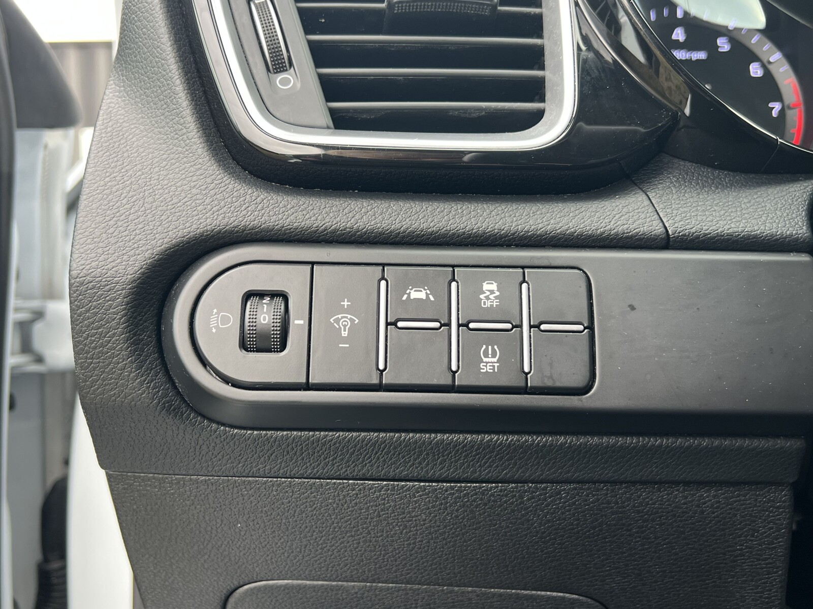 Kia Ceed - zdjęcie 23