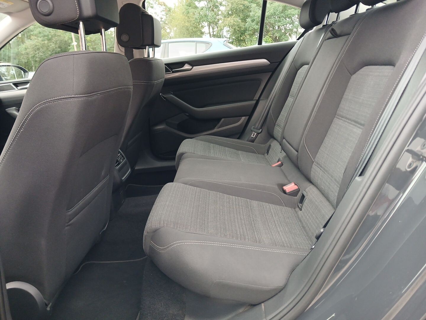 Volkswagen Passat - zdjęcie 16